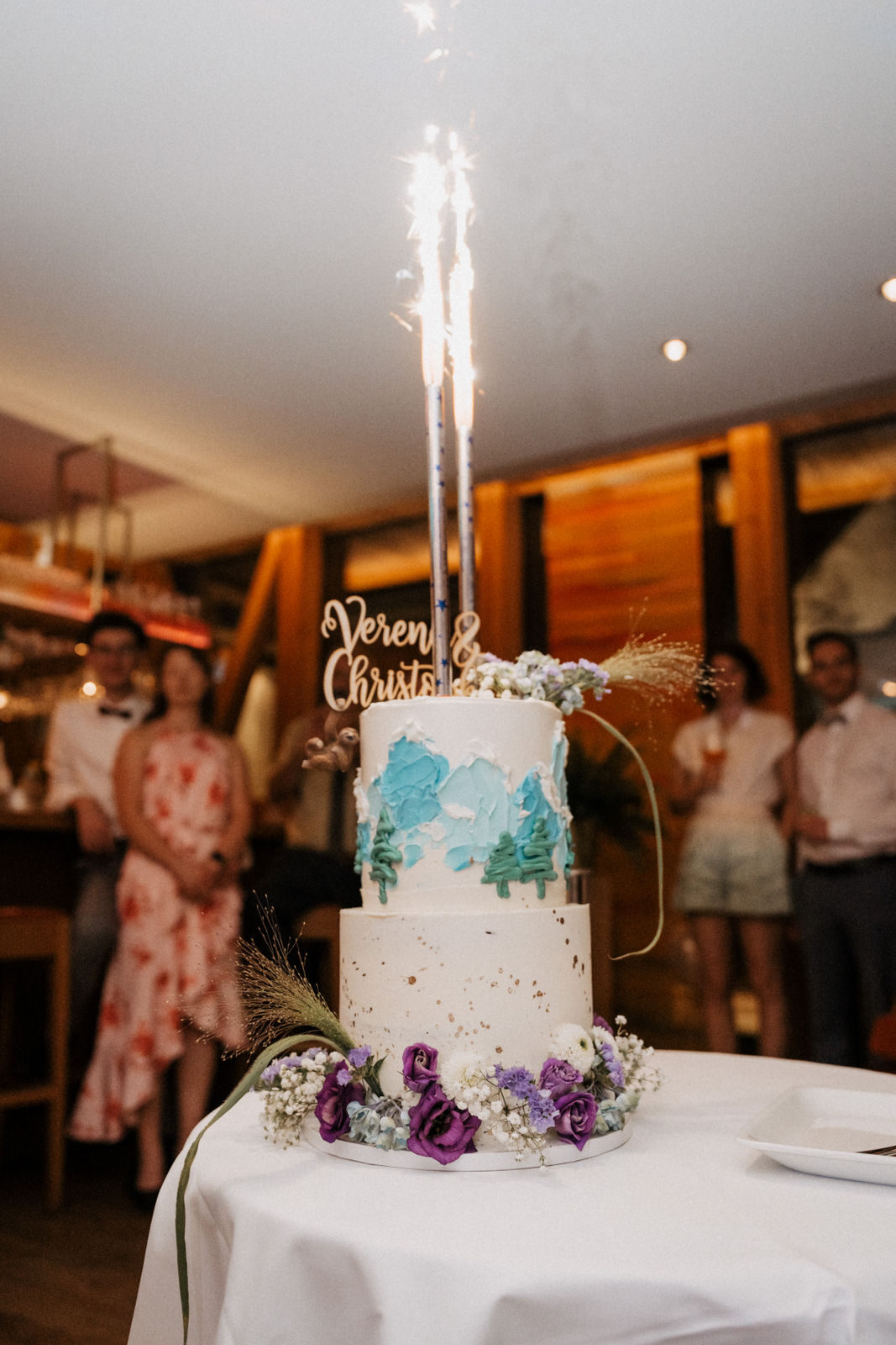 Hochzeitstorte mit Funkenfontänen im Schindlerhof